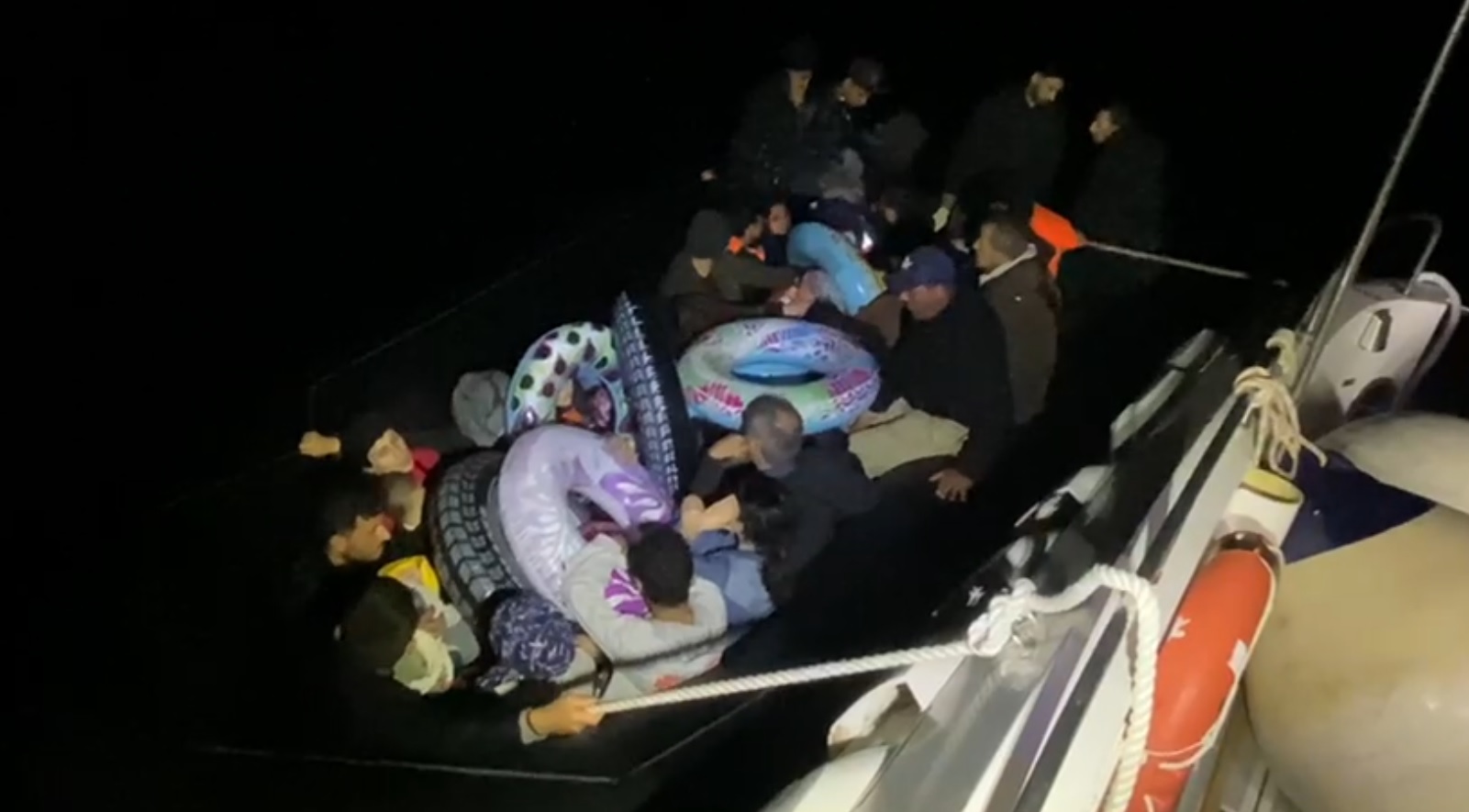 Sahil Güvenlik Botu, Bodrum açıklarında düzensiz göçmenleri yakaladı