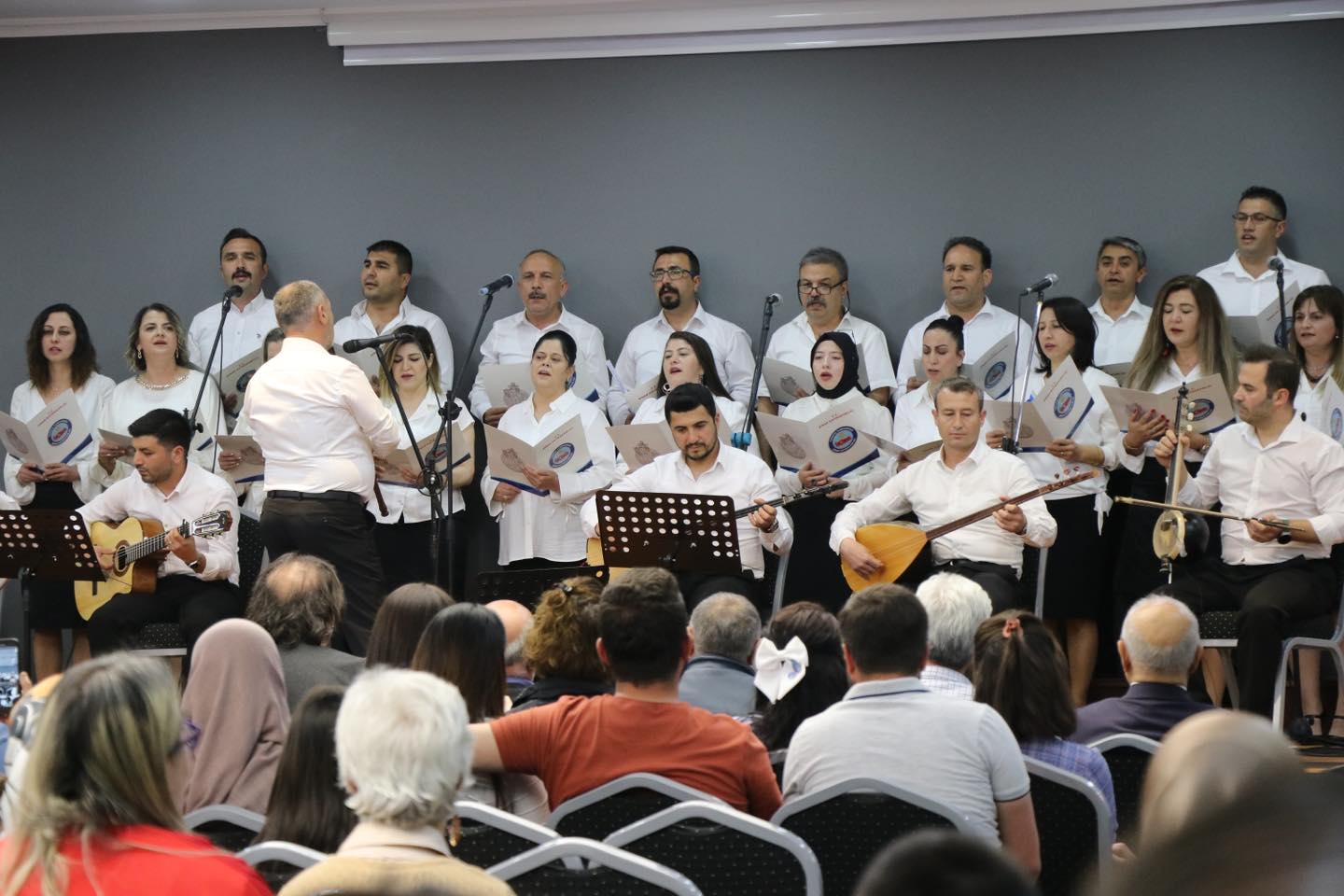 Yeni Türk Halk Müziği Korosu İlk Konserini Büyük Beğeniyle Verdi