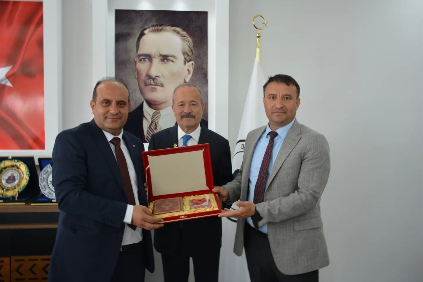MHP Heyeti, Afyonkarahisar Belediye Başkanı Ahmet Mert'i Ziyaret Etti