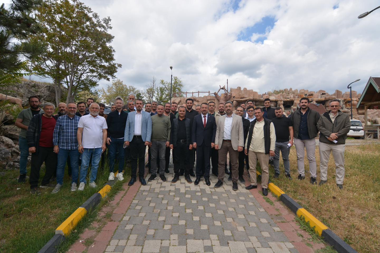 Belediye Başkanı Adnan Öztaş, Yerel Seracılarla Toplantı Düzenledi