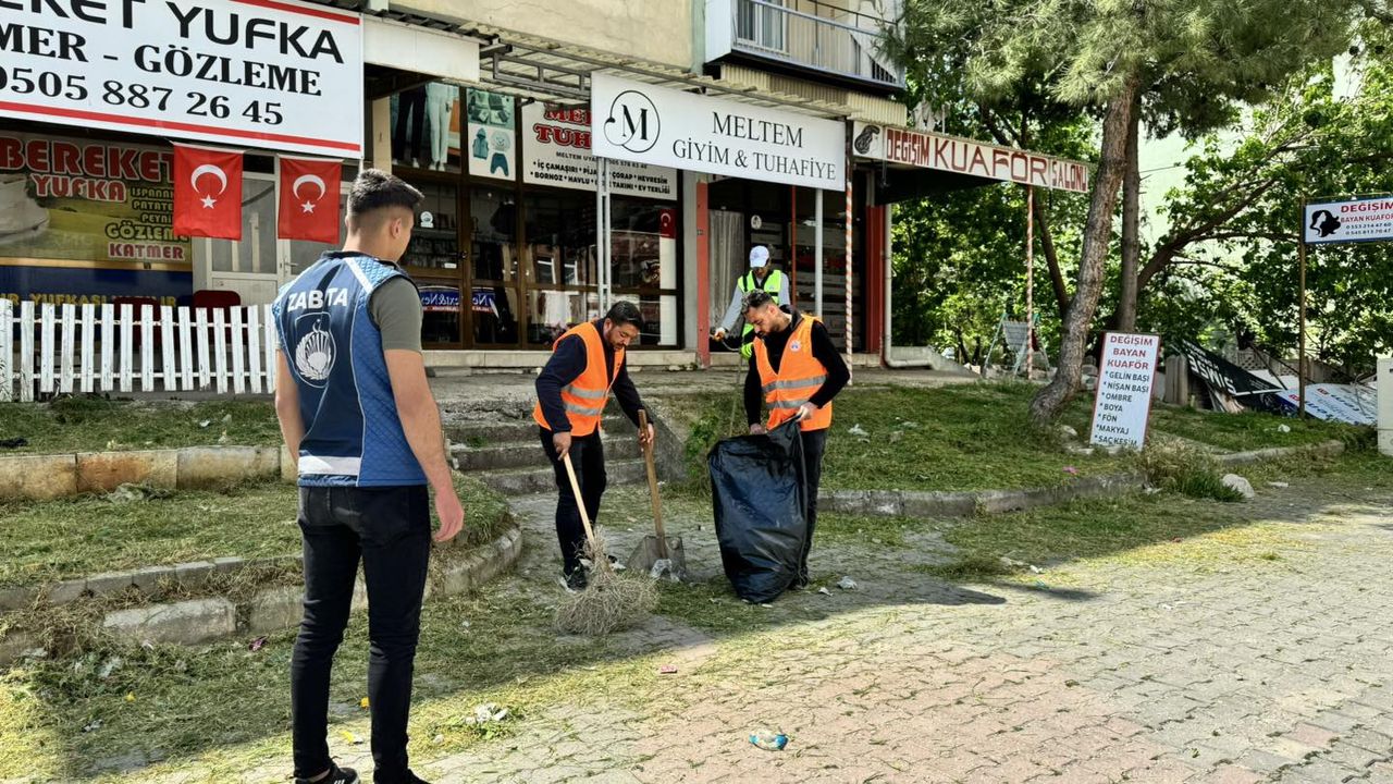 Dinar Belediyesi Temizlik Çalışmalarıyla İlçeye Canlılık Getiriyor