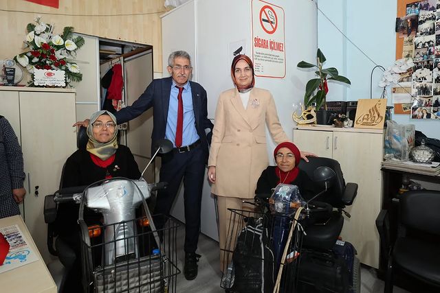 Afyonkarahisar Valisi Engelliler Haftası'nda Dernekleri Ziyaret Etti