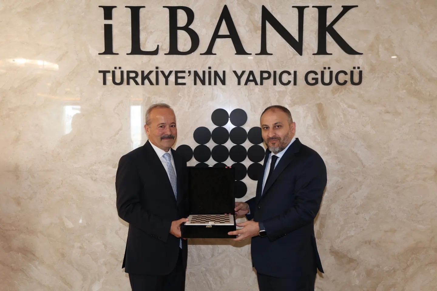 MHP Afyonkarahisar Milletvekili Mehmet Taytak İller Bankası Genel Müdürü Recep Türk'ü Ziyaret Etti