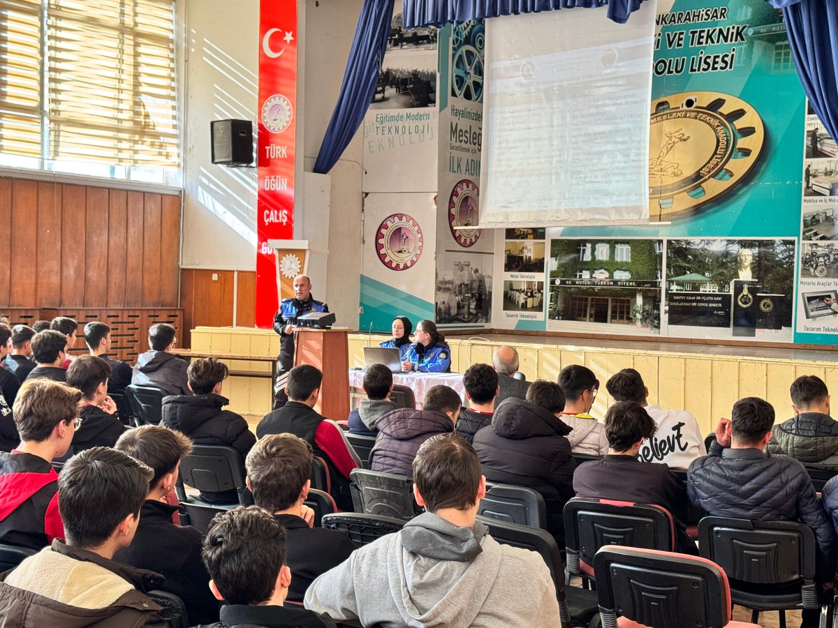 Polisten Öğrencilere Yönelik Güvenlik ve Bilinçlendirme Eğitimi