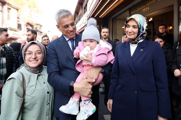 Sağlık Bakanı Memişoğlu, Afyonkarahisar'da Esnaf Ziyaretinde Bulundu