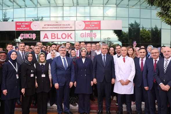 Sağlık Bakanı Memişoğlu, Afyonkarahisar Devlet Hastanesi'ni Ziyaret Etti