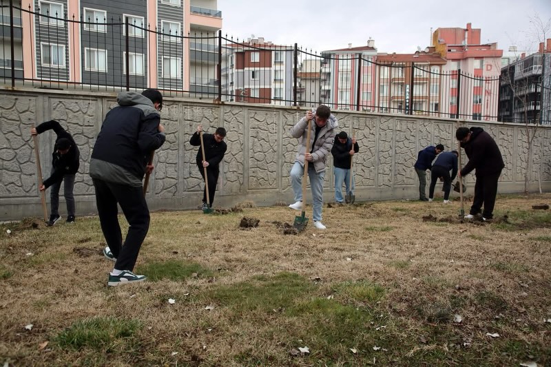Afyon MYO'da 50 Fidan Toprakla Buluştu