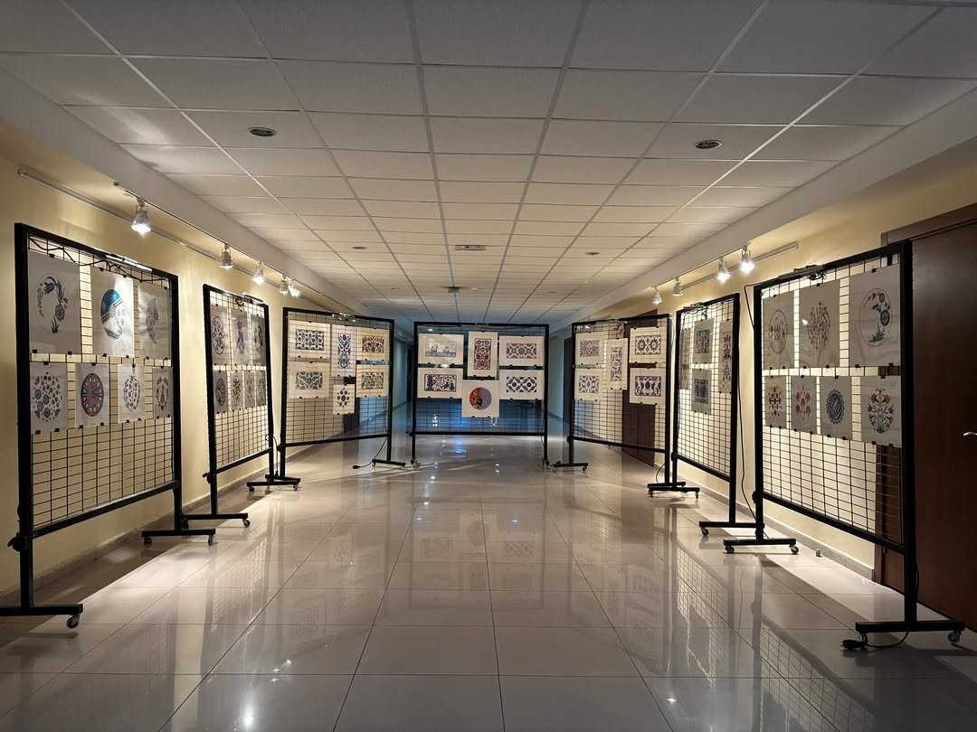 AKÜ Güzel Sanatlar Fakültesi Öğrencileri Geleneksel Tezhip Sergisi Açtı