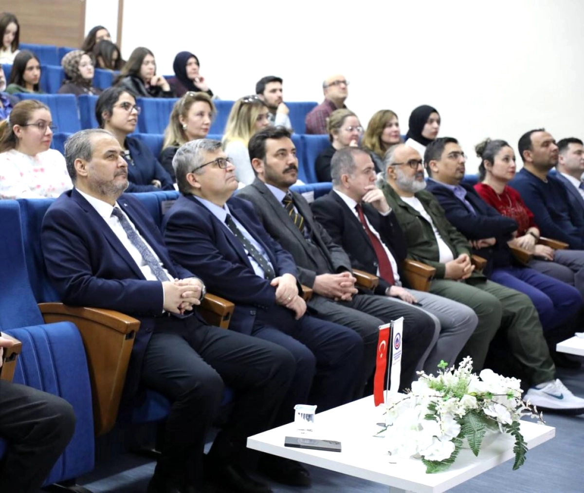 AFSÜ'de Dezenformasyonla Mücadele: Dijital Çağda Eleştirel Düşünme