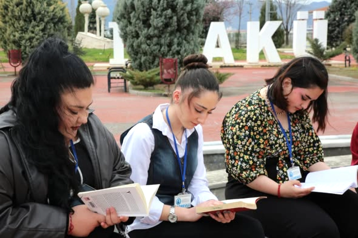 AKÜ'de 62. Kütüphane Haftası: Doğayla İç İçe Kitap Okuma