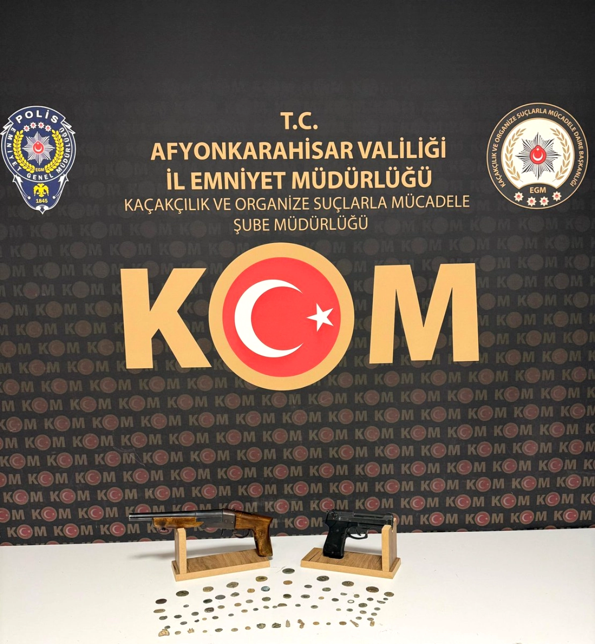 İl'de Tarihi Eser Kaçakçılığı Operasyonu: 7 Sikke ve Silah Ele Geçirildi