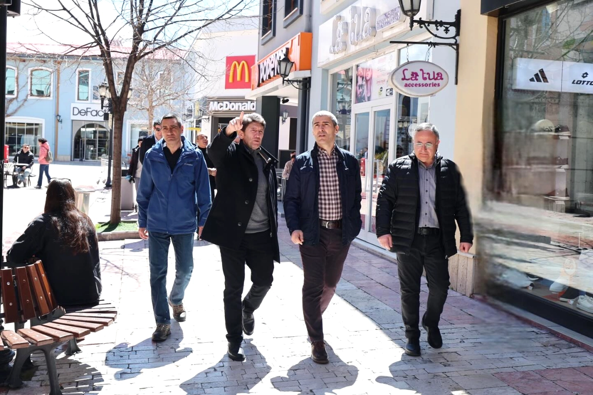 Afyonkarahisar Valisi Afium Outlet'i Ziyaret Etti: Şehrin İlk Açık Hava AVM'si