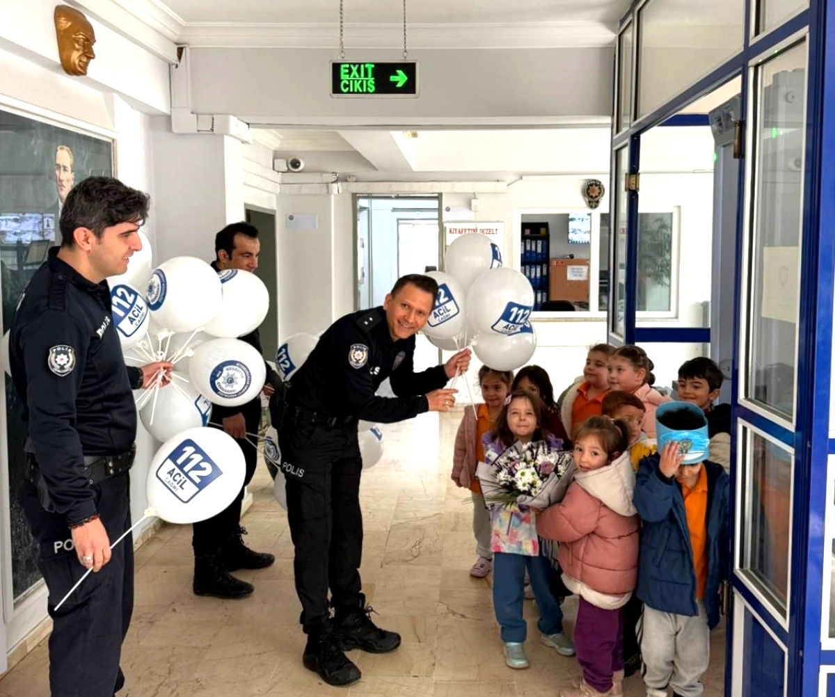 Sinanpaşa'da Minik Öğrenciler Polislerle Buluştu: Güvenlik Eğitimi Verildi