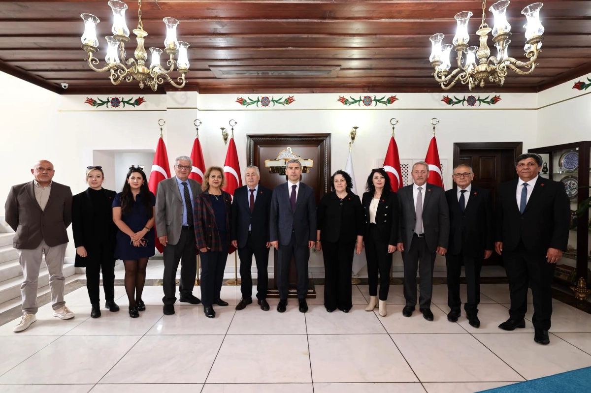 CHP Afyonkarahisar İl Başkanı Vali Aktaş'ı Ziyaret Etti