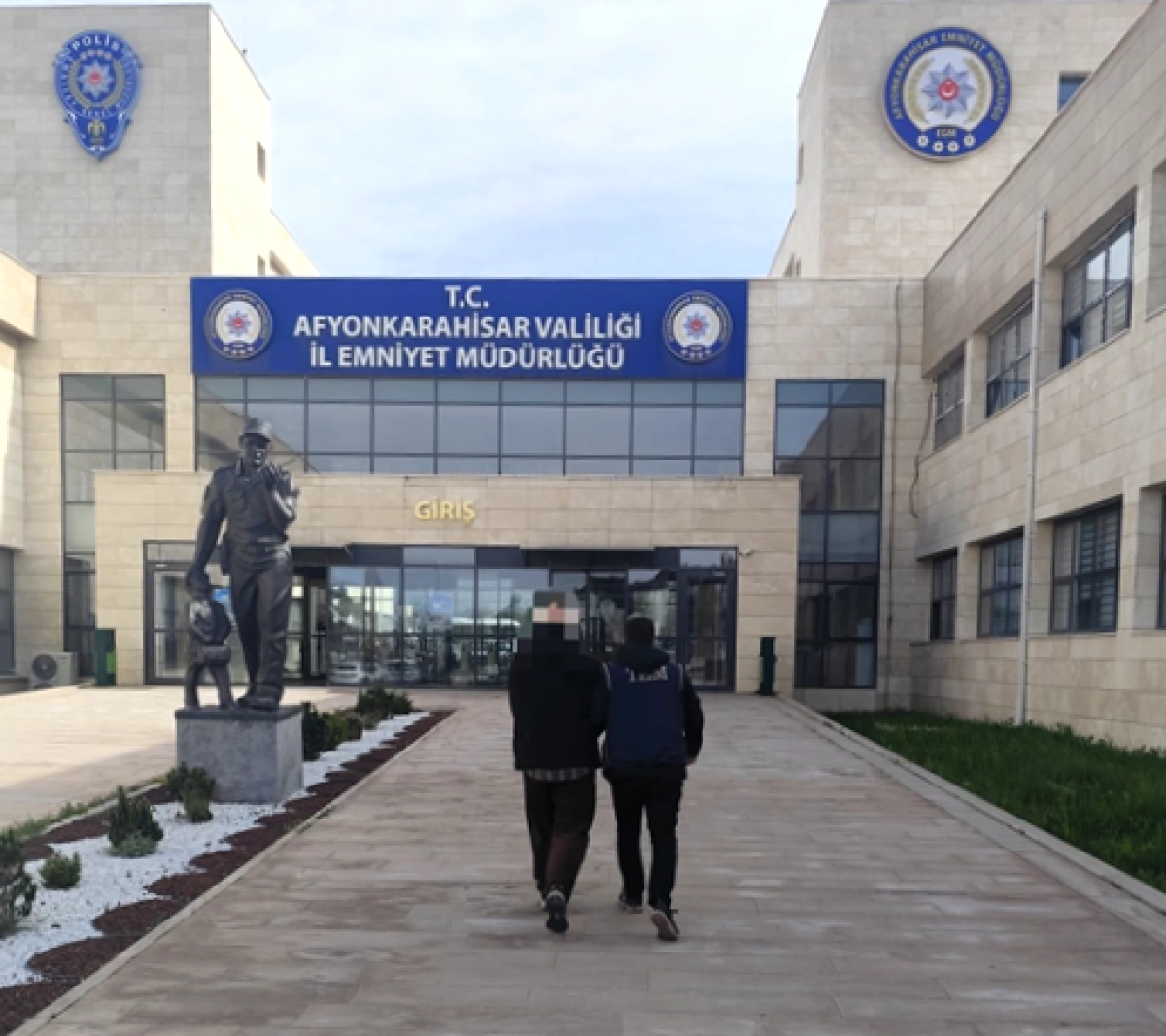 Afyonkarahisar'da FETÖ Operasyonu: Bylock Kullanan Eski Öğretmen Yakalandı