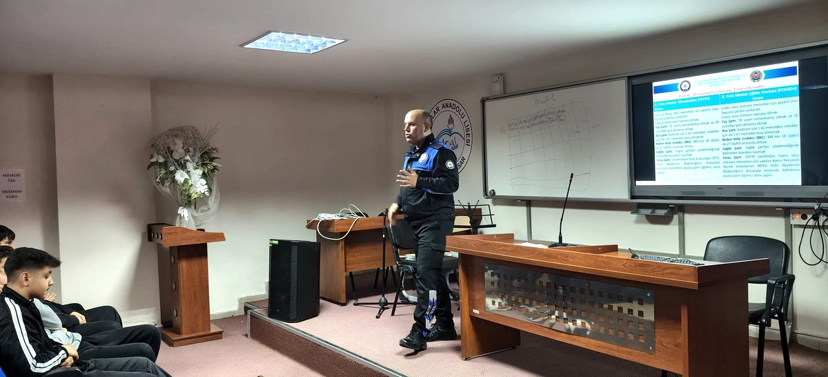 Antalya'da Lise Öğrencilerine Polisten 5 Kritik Güvenlik Eğitimi