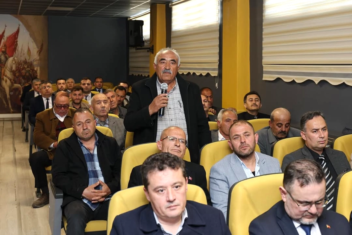 Bolvadin'de Vali Aktaş Muhtarlarla Kalkınma İçin Bir Araya Geldi