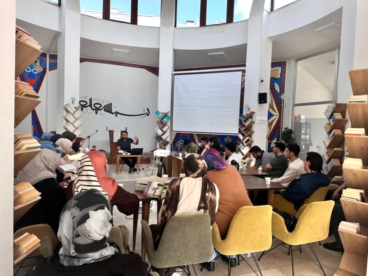 Afyonkarahisar'da Gençlerin Kimlik Bilinci İçin Kitap Tahlili