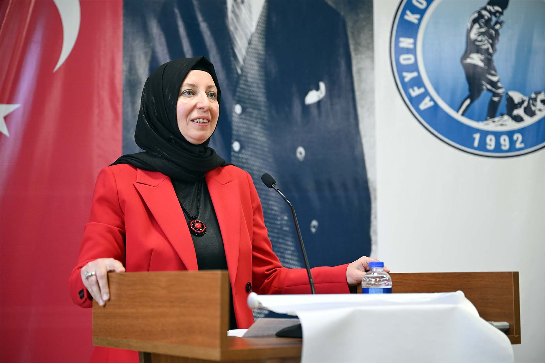 Afyon Kocatepe Üniversitesi, İş Yaşamında Kadın ve Cam Tavan Sendromu konulu konferans düzenledi.