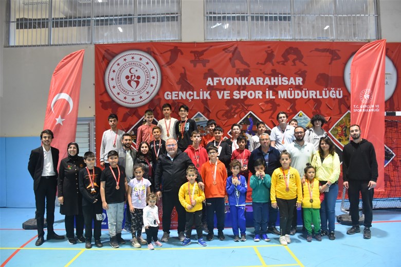 23 Nisan Ulusal Egemenlik ve Çocuk Bayramı Satranç Turnuvası'nda Dereceye Giren İsimler Belli Oldu!