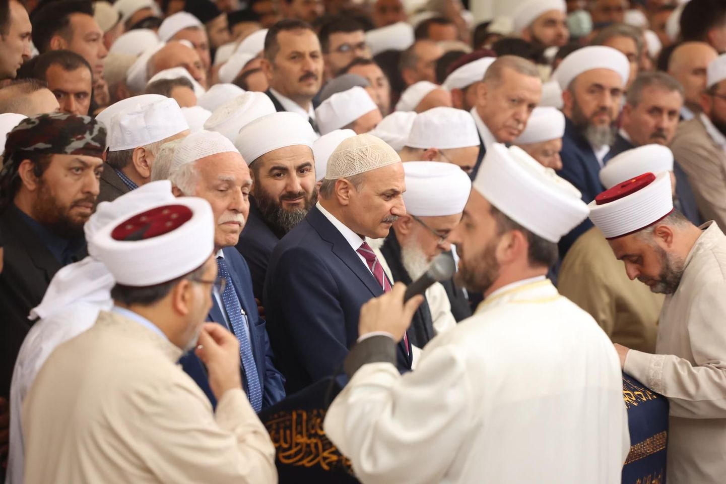 Önemli Dini Figürlerin Cenaze Törenlerinde Siyasi ve Akademik Şahsiyetler Bir Araya Geldi