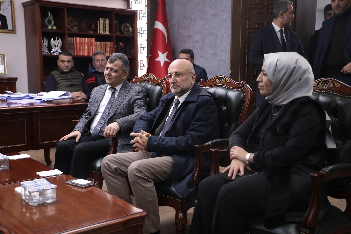 Ak Parti Afyon'dan Emirdağ'a Ziyaret: Esnafla Buluşma ve Taleplerin Dinlenmesi