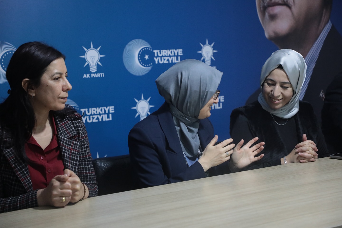 Ak Parti Emirdağ İlçe Kadın Kolları Çalışmalarına Hız Kesmeden Devam Ediyor