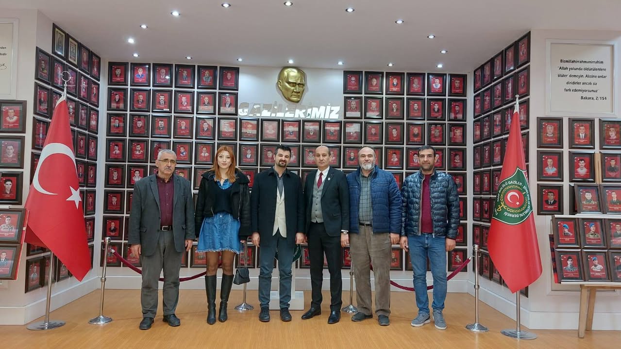 Afyonkarahisar'da Anlamlı Ziyaret: Pedagog Emrah Şenbaboğlu ve Ekibi Şehit Aileleri ile Buluştu