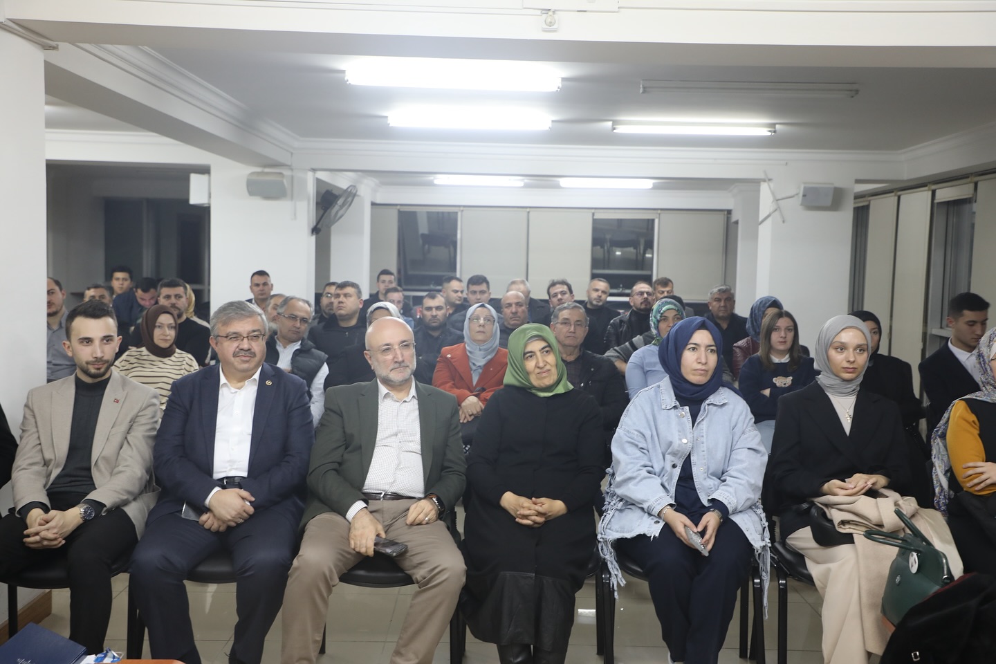 Afyon Ak Parti Teşkilatı Dijital Dünya Eğitimi Düzenledi