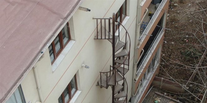Elazığ’da Yetersiz Yangın Merdiveni Tepki Çekti