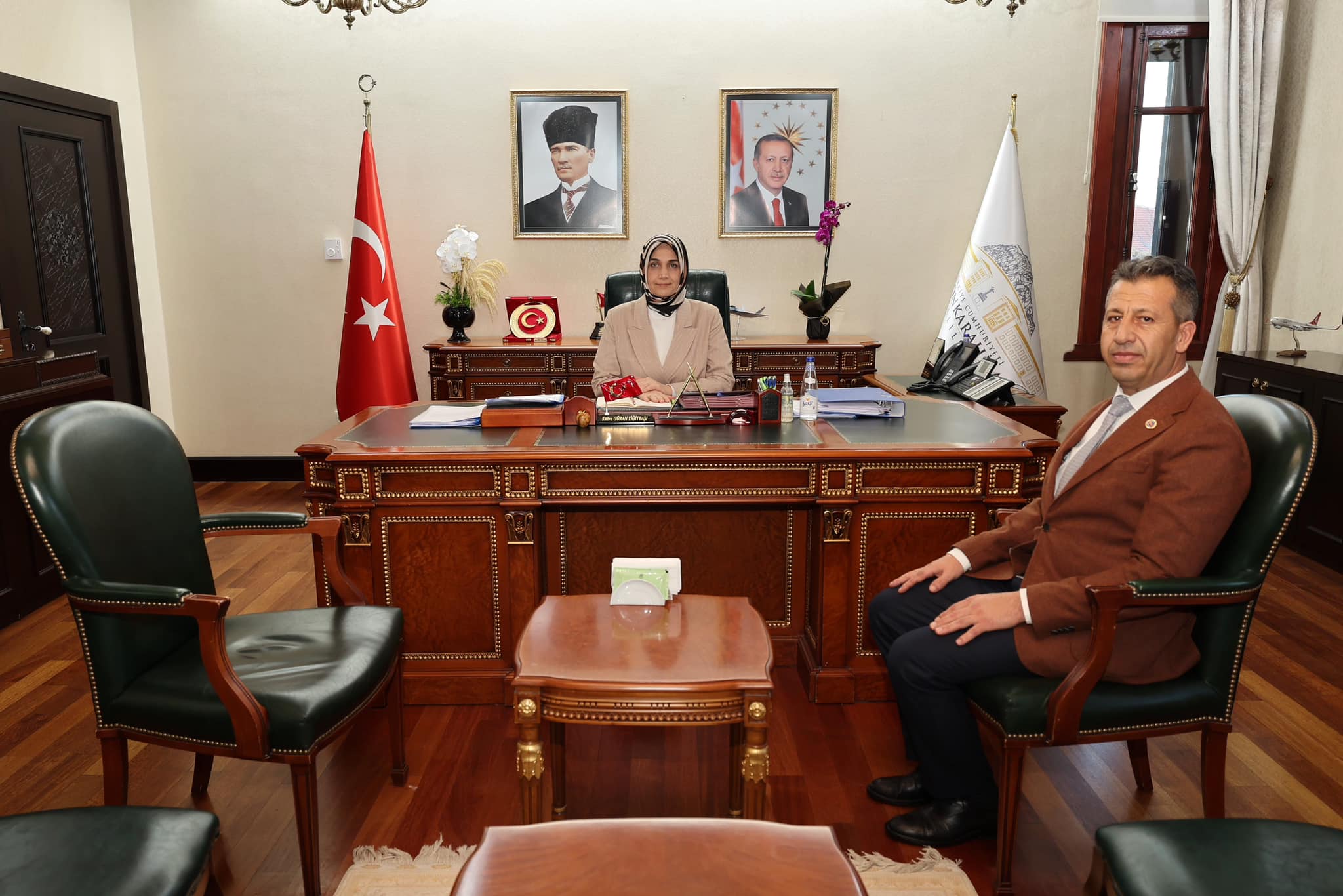 Vali Kübra Güran Yiğitbaşı, Sinanpaşa Kılıçarslan Belediye Başkanı'nı Kabul Etti
