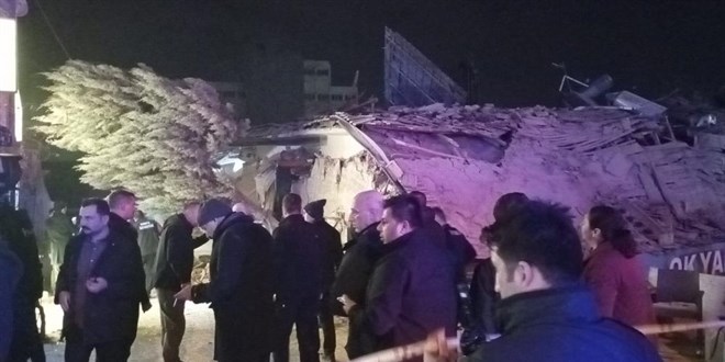 Konyada Bina Çöktü: Enkazdaki Kurtarma Çalışmaları Devam Ediyor
