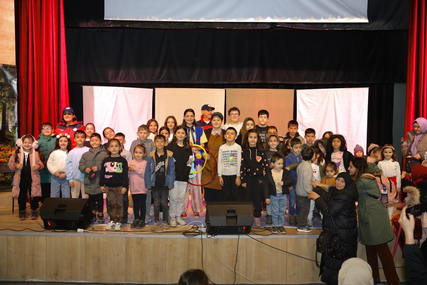 Sandıklı Belediyesi'nden Çocuklara Karne Hediyesi: 