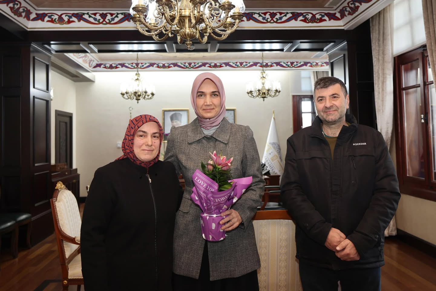 Afyonkarahisar Valisi, Depremzede Çifti Makamında Ağırladı