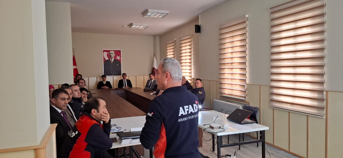 Sandıklı Adliyesi Personeline Afet ve Yangın Farkındalık Eğitimi Verildi