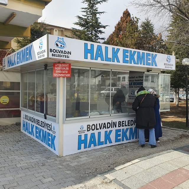 Bolvadin'de Halk Ekmek Büfesi Açıldı: Uygun Fiyatlı ve Sağlıklı Ekmekler Vatandaşla Buluşuyor