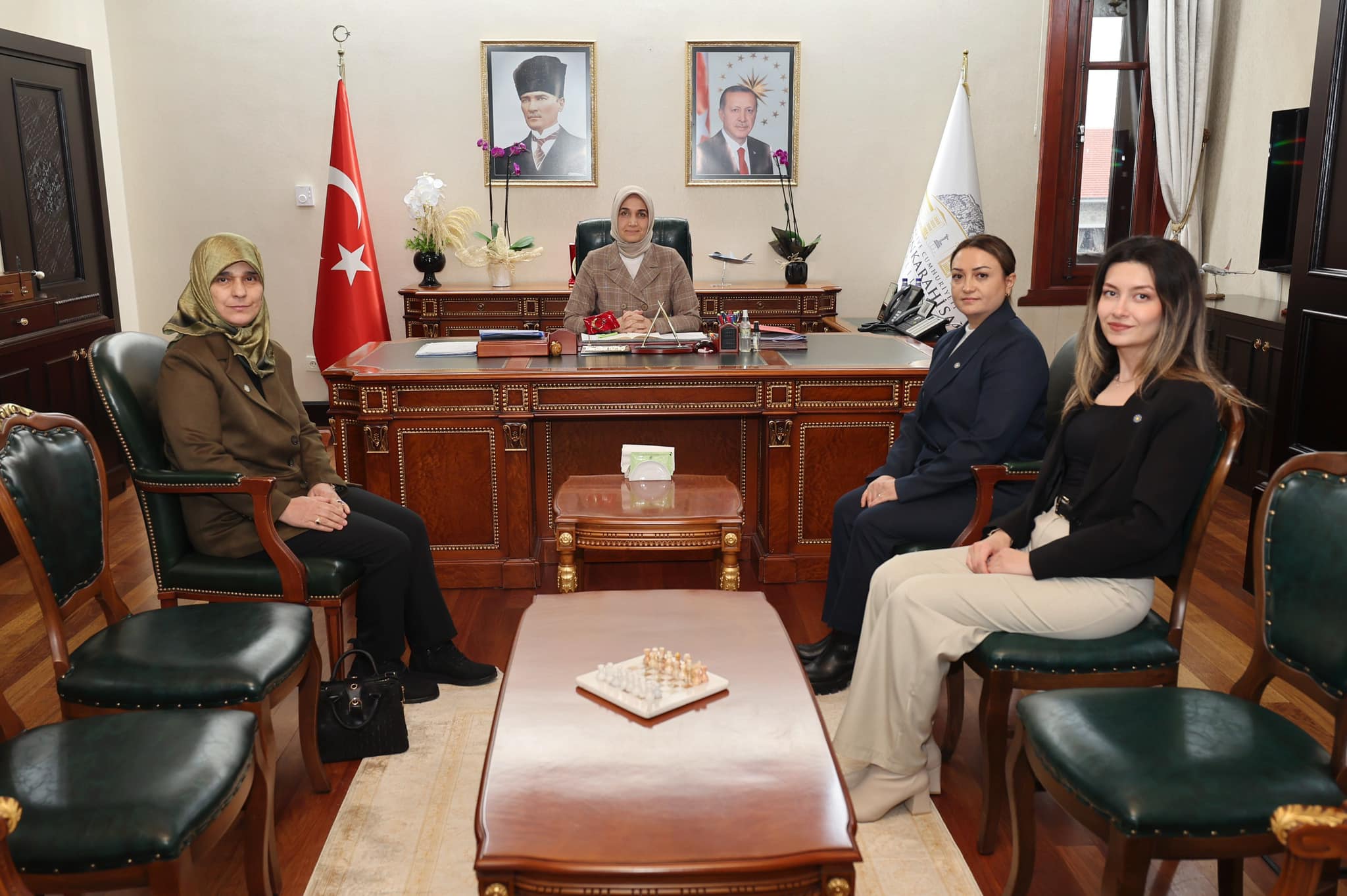 Afyonkarahisar Valisi, İYİ Parti Kadın Temsilcilerini Makamında Ağırladı