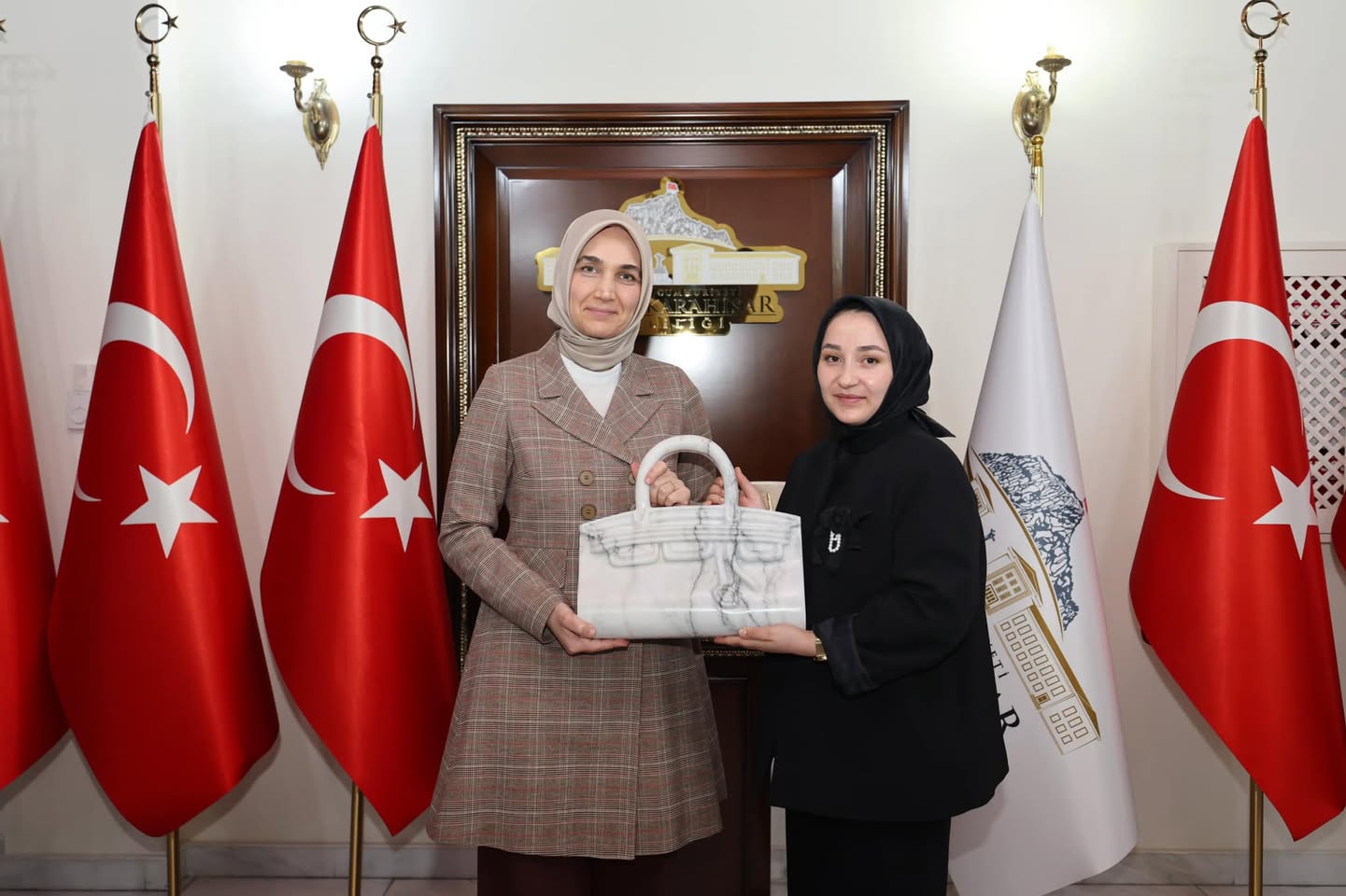 Afyonkarahisar Valisi, Kadın Girişimci Seda Balaban'ı Kabul Etti