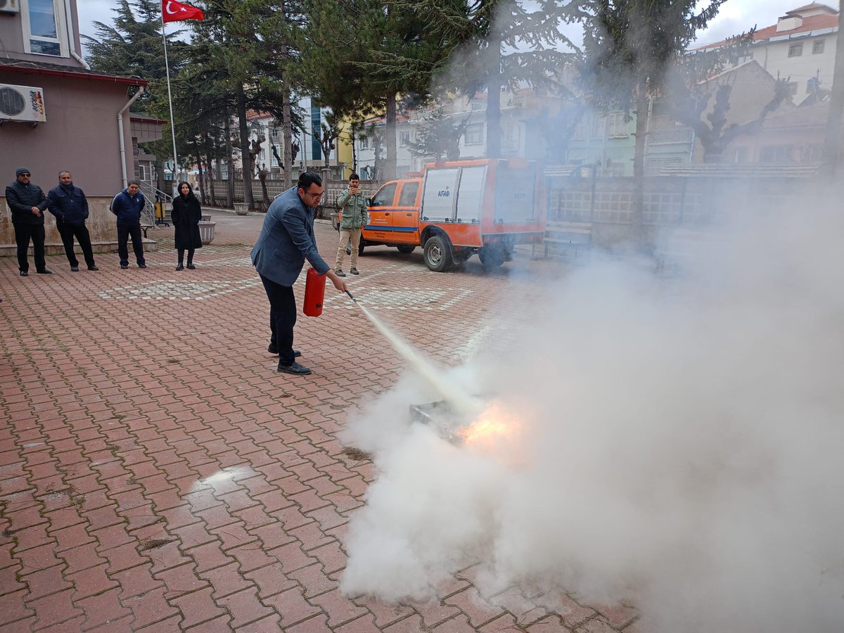 Bolvadin Denetimli Serbestlik Müdürlüğü'nde Afet ve Yangın Farkındalık Eğitimi Gerçekleşti