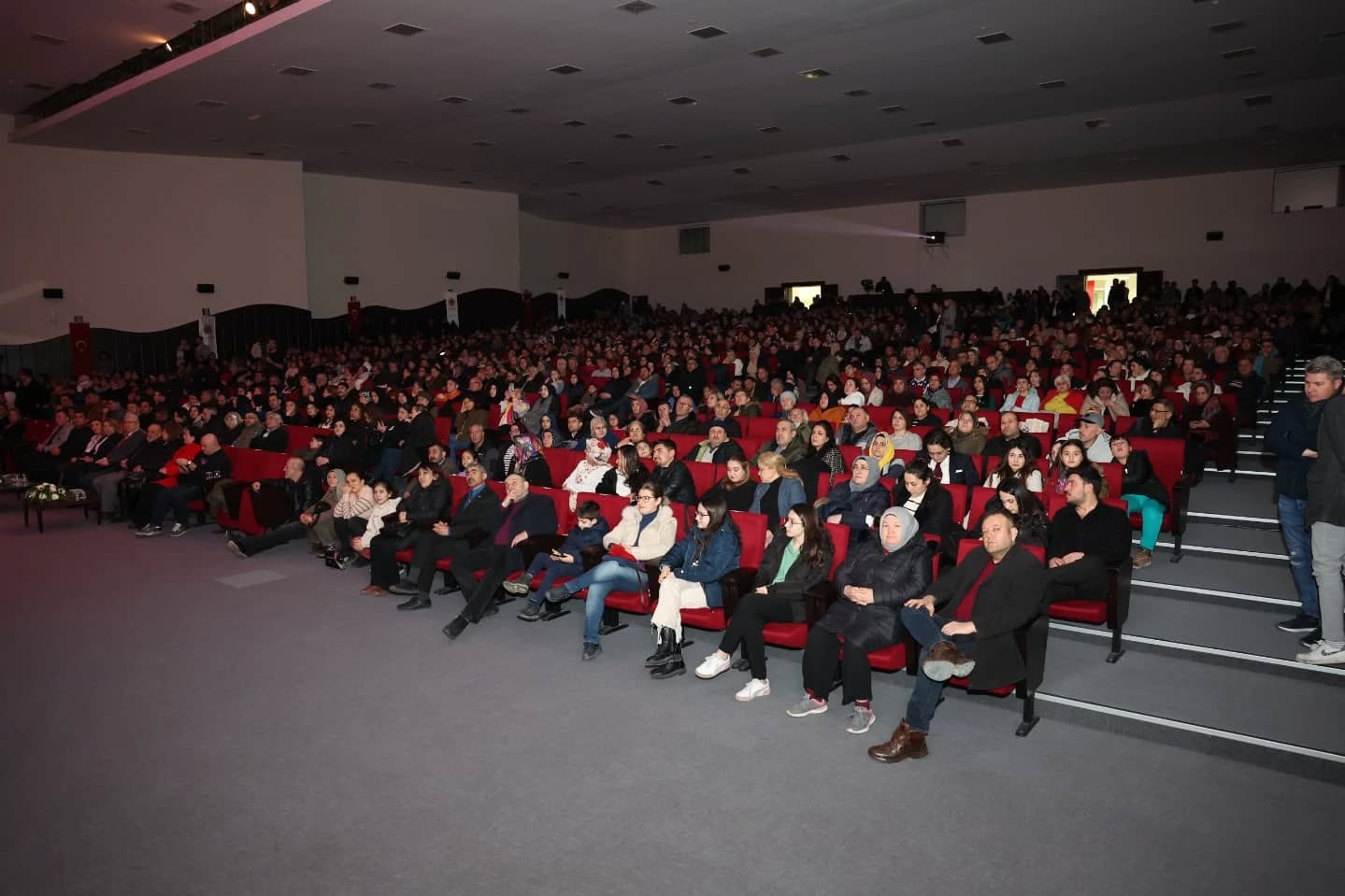 Afyonkarahisar'da Ferdi Tayfur Şarkılarıyla Dolu Bir Müzik Gecesi