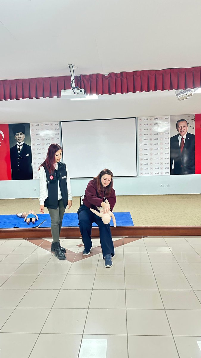 Afyonkocatepe Üniversitesi Öğrencilerine Sertifikalı İlk Yardım Eğitimi