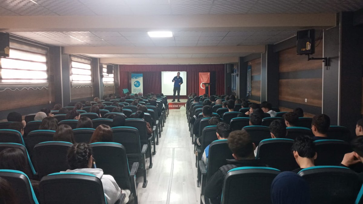 Bolvadin'de Liselerde Afet Farkındalık Eğitimi ve Tatbikatlar Düzenlendi