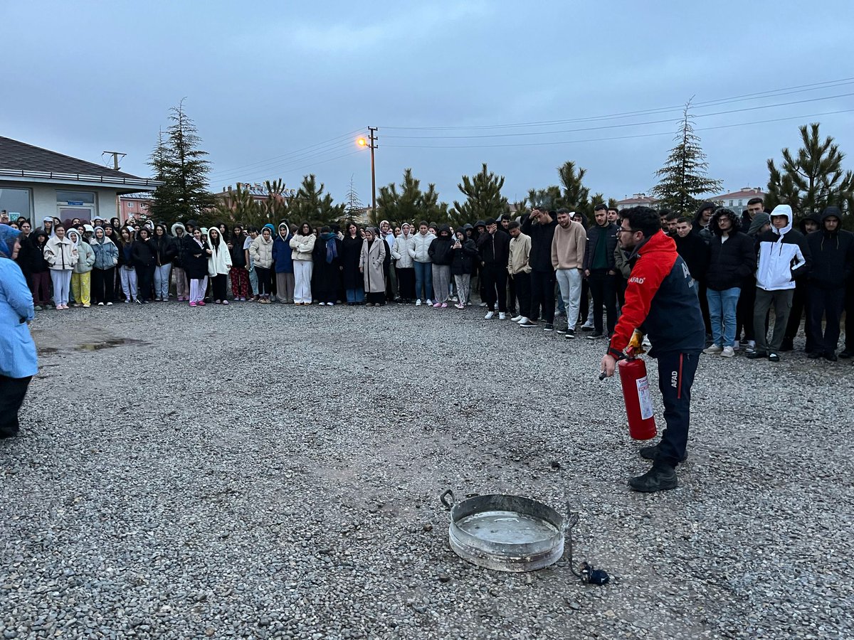 Sandıklı'da Öğrenciler İçin Afet Farkındalık Eğitimi ve Tatbikat