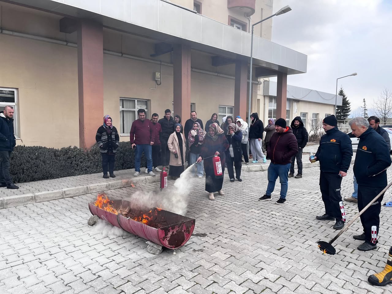 Sandıklı Belediyesi, Hüseyin Develi Huzurevi'nde Yangın Eğitimi Düzenledi