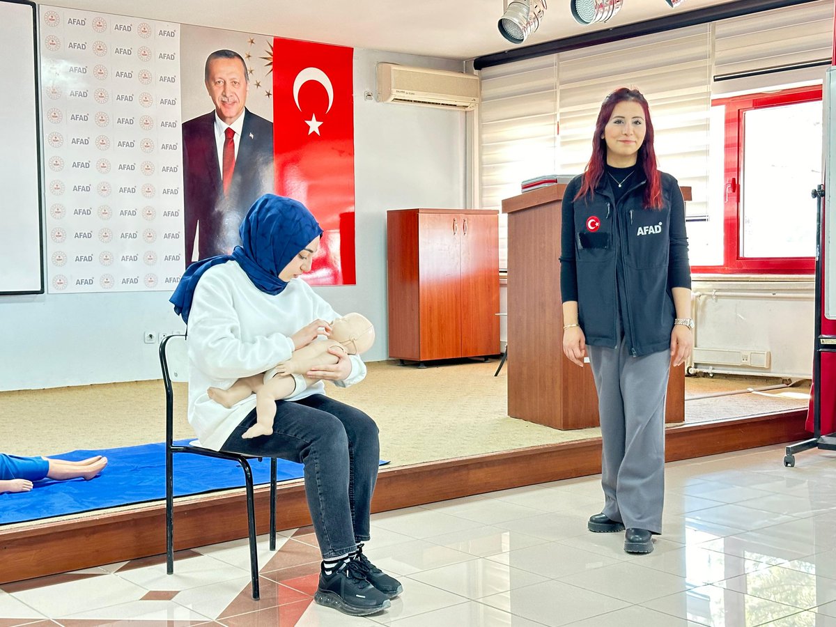 Afyonkarahisar'da Turizm Öğrencilerine Sertifikalı İlk Yardım Eğitimi Verildi