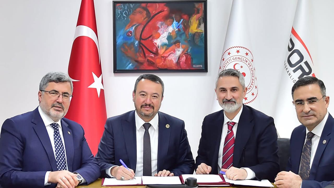Sandıklı'da Gençlere Spor Yatırımı: Yeni Projeler Hayata Geçiyor