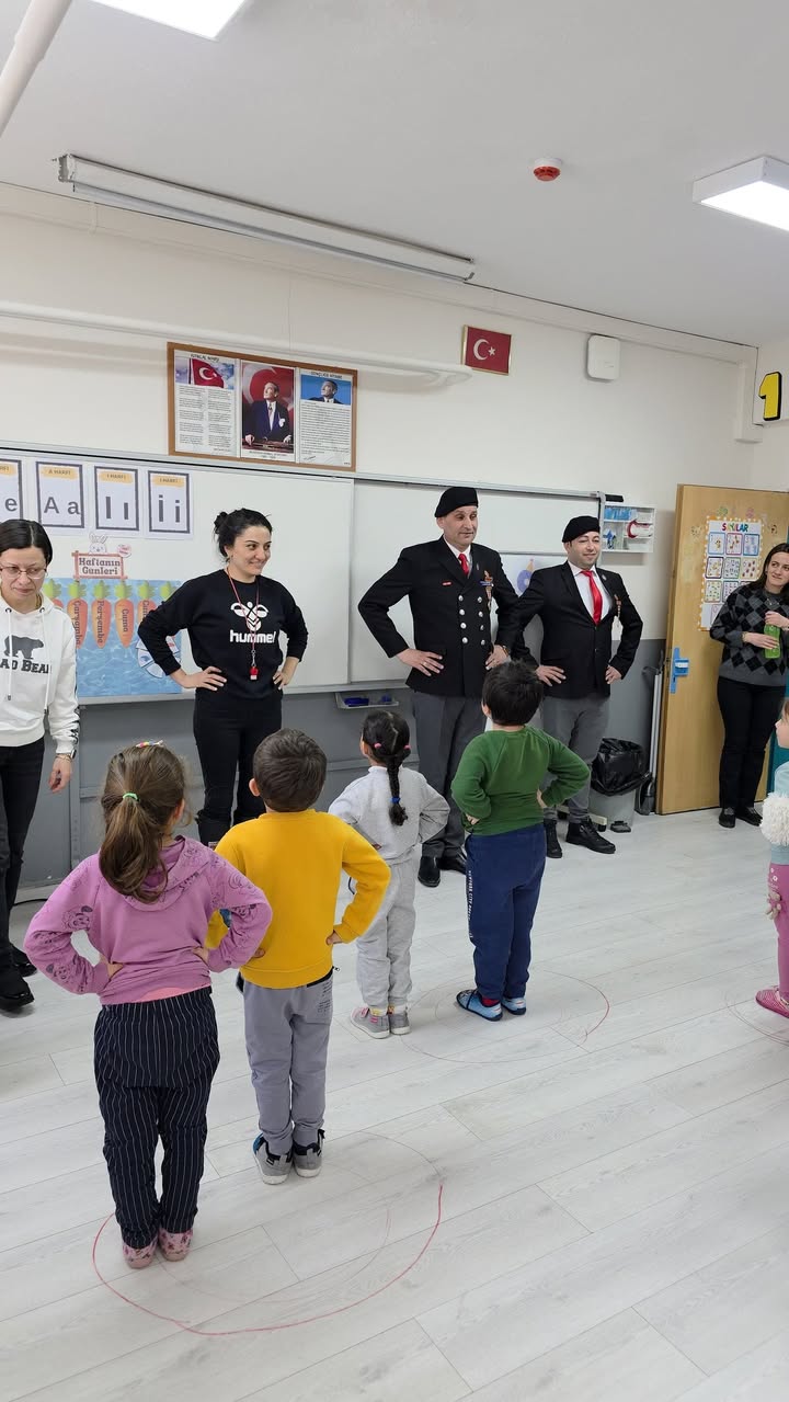 Afyon'da Minik Öğrencilerin Cumhuriyet Coşkusu
