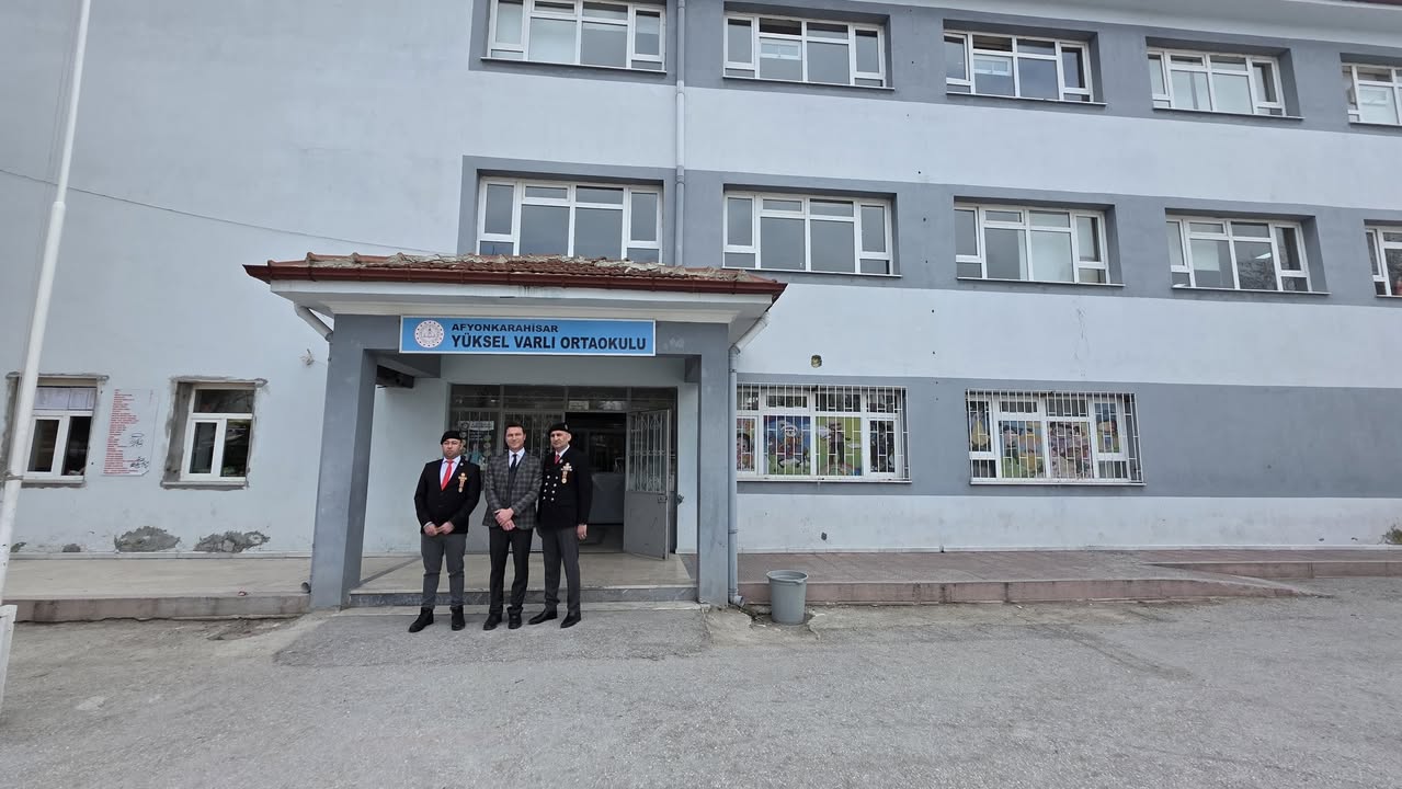 Afyonkarahisar'da Gençlerle Vatan ve Bayrak Sevgisi Üzerine Söyleşi
