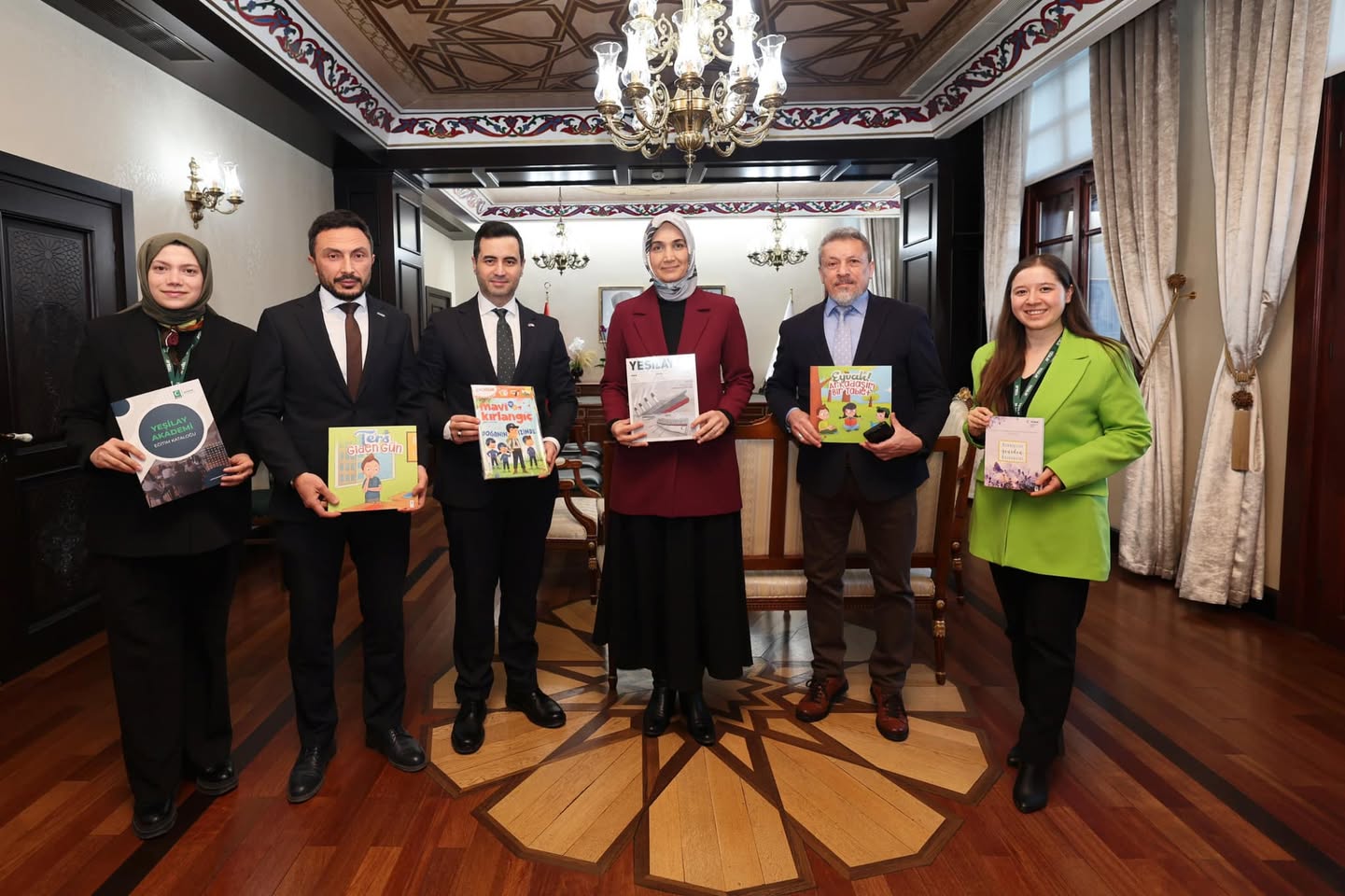 Afyonkarahisar Valisi, Yeşilay Heyetini Makamında Ağırladı
