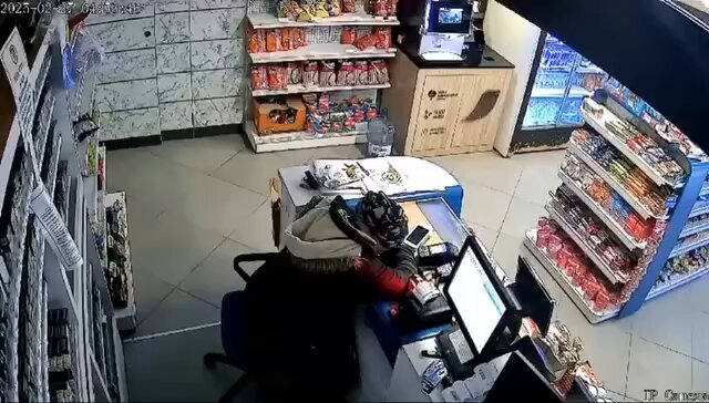 Dinar'da Akaryakıt İstasyonunda Silahlı Yağma Olayı Meydana Geldi